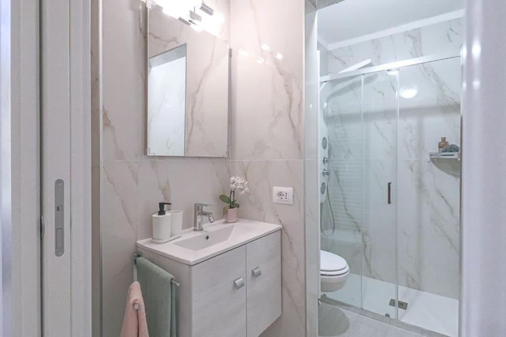 New Private Apt In Como Comfort - Elegant - Comfortable Eksteriør bilde