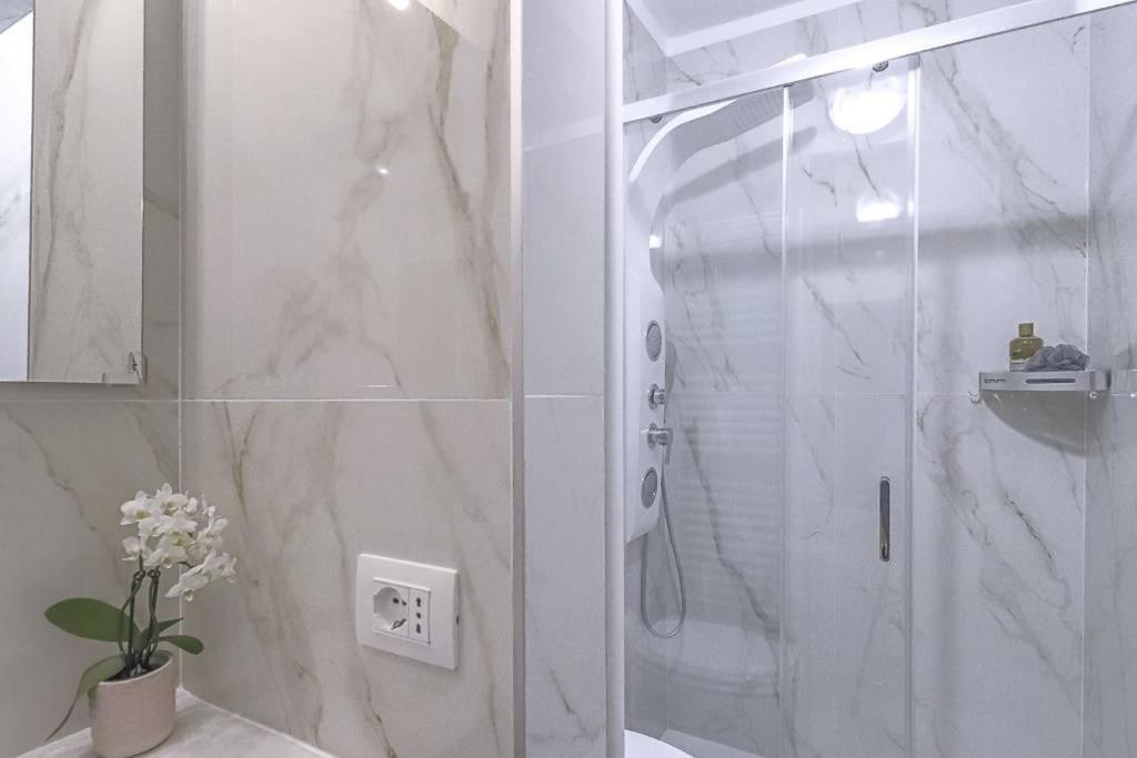 New Private Apt In Como Comfort - Elegant - Comfortable Eksteriør bilde